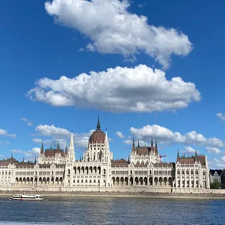 Sunny Apartment Near The Castle Budapest Exterior photo