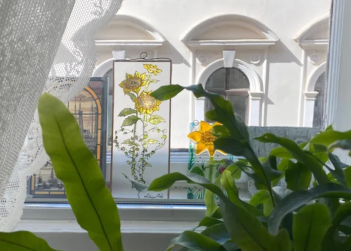 Sunny Apartment Near The Castle